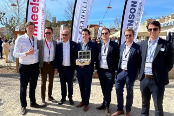 Drie West-Vlaamse bedrijven organiseren tornooi ‘Jeux de boules’ op de Croisette in zonovergoten Cannes.