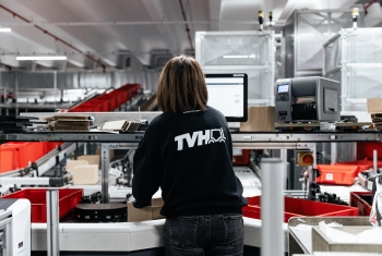 PRIMEUR VOOR TVH: START NACHTPLOEG!