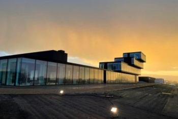 Stas neemt zijn intrek in iconische landmark.